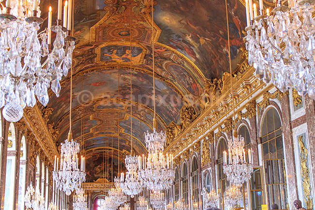 Versailles. Malerier i loftet i spejlsalen i Versailles (Hall of Mirrors, Grande Galerie, Galerie des Glaces); ; Chateau de Versailles / Paris; Frankrig; ; ; Sev�rdigheder