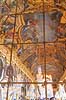 Versailles. Spejlsalen i Versailles spejlet i spejle (Hall of Mirrors, Grande Galerie, Galerie des Glaces)  Chateau de Versailles / Paris Frankrig   Sev�rdigheder