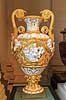 Porcel�n. Vase udstillet p� porcel�nsmuseet Cite de la ceramique Sevres et Limoges  Manufacture nationale de Sevres / Paris Frankrig   Sev�rdigheder, museer, karamik, kunst, udstilling