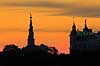 K�benhavns Havn. Solopgang bag Vor Frelser Kirkes spiralsnoede spir designet af Laurids de Thurahs med Frelsermanden p� toppen (udf�rt af kobbersmeden Jacob H�vinghof)  K�benhavn Danmark   Bybilleder, solen, stemningsbilleder, kirker, kirkespir, Vor Frelser Kirke