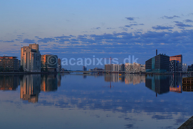 K�benhavns Havn. Morgengry ved K�benhavns-havn set fra Kalvebod Brygge. Th Ingeni�rforeningen IDA; ; K�benhavn; Danmark; ; ; Bybilleder, stemningsbilleder