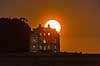 Eremitage Slottet. Fuldm�ne st�r op bag Eremitage Slottet  J�gersborg Dyrehave / Sj�lland    slotte jagtslotte sev�rdigheder aftenstemning Eremitageslottet