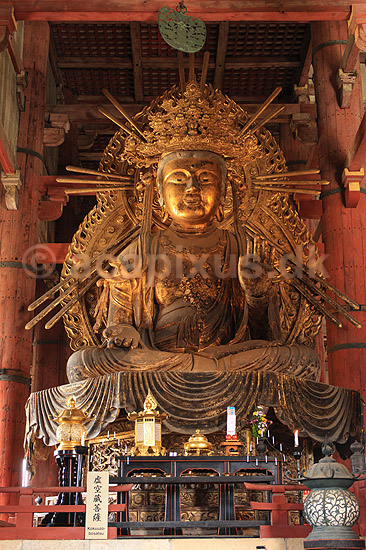 Todai-ji Nara. Buddafigur, Nyoirin-kannon , i Daibutsu-den hall i Todai-ji templet i Nara ; ; Todai-ji / Nara; Japan; Asien; ; templer buddisme buddhism buddistisk, Todaiji