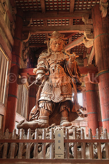 Todai-ji Nara. Komokuten i Daibutsu-den hall i Todai-ji templet i Nara ; ; Todai-ji / Nara; Japan; Asien; ; templer buddisme buddhism buddistisk, Todaiji