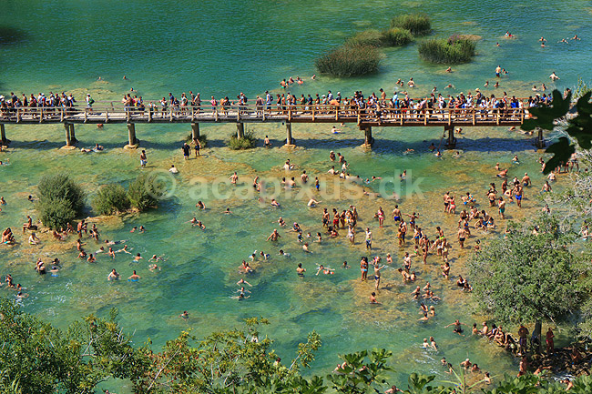 Krka National Park. Badende ved vandfald i Krka National Park; ; Krka National Park; Kroatien; ; ; Nationalparker, badning, vand, turisme, sighseeing, ferie, sommer