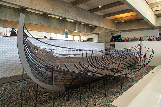 Vikingeskibsmuseet. Vikingeskibet Skuldelev 1; ; Vikingeskibsmuseet / Roskilde; Danmark; ; ; Vikinger, vikingeskibe, sejlads, tr�skibe, museum, museer, udstillinger
