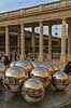Le Palais Royal. Spejlende kugler reflekterer Cour d'honneur i Palais Royal  Le Palais Royal / Paris Frankrig   Sev�rdigheder