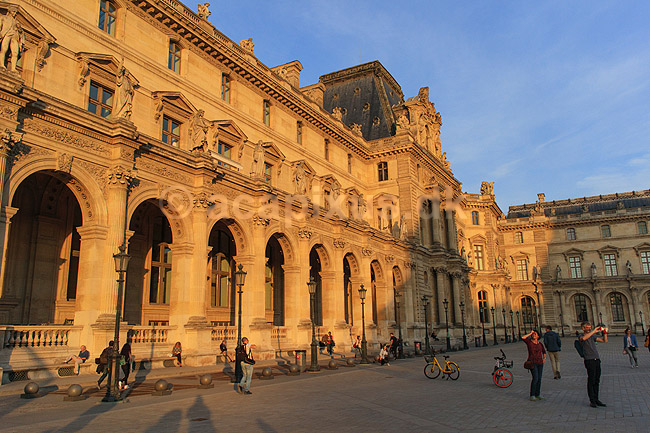 Louvre. Pladsen p� Palais du Louvre; ; Mus�e du Louvre / Paris; Frankrig; ; ; Sev�rdigheder, museer, museum
