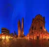 Bologna. 360 graders panorama af Le due torri (De to T�rne) i Bologna, hhv Asinelli Tower (70 m) og Garisenda Tower (48 m), som begge er sk�ve. De h�lder hhv 2,2 og 3,2 meter.  Piazza Di Porta Ravegnana / Bologna Italien   