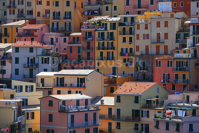 Cinque Terre. Huse i Manarola, den n�st sydligste af de 5 Cinque Terre byer; ; Manarola / Parco Nazionale delle Cinque Terre / Ligurien; Italien; ; ; Liguria, turisme, sightseeing