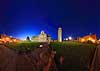 Pisa. 360 graders panorama med Det Sk�ve T�rn i Pisa (Torre di Pisa), Pisas Domkirke (Cattedrale di Pisa) og San Giovanni Baptisteri (Battistero di San Giovanni) p� Piazza del Duomo  Pisa / Toscana Italien   Turisme, sightseeing