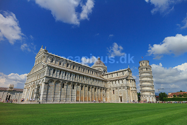 Pisa. Det Sk�ve T�rn i Pisa (Torre di Pisa) og Pisas Domkirke (Cattedrale di Pisa) p� Piazza del Duomo; ; Pisa / Toscana; Italien; ; ; Turisme, sightseeing