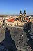 Prag. Den Gamle R�dhusplads - Starom?stsk� n�m?st� - med Tyn kirken i baggrunden - Chr�m Matky Bo�� p?ed T�nem  Prag Tjekkiet   Sev�rdigheder