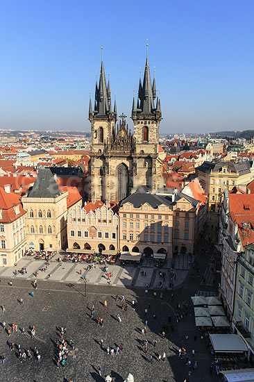 Prag. Den Gamle R�dhusplads - Starom?stsk� n�m?st� - med Tyn kirken i baggrunden - Chr�m Matky Bo�� p?ed T�nem; ; Prag; Tjekkiet; ; ; Sev�rdigheder