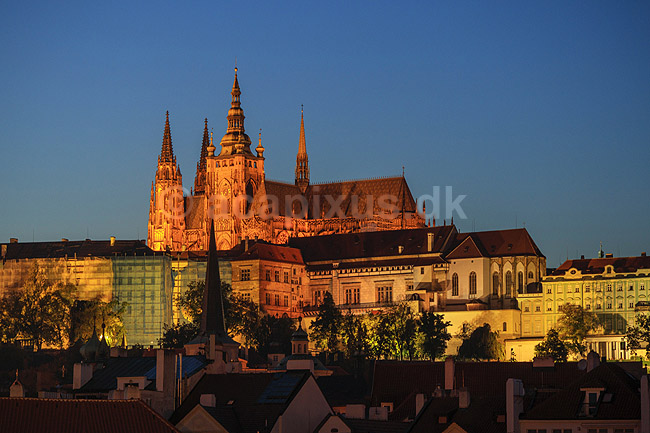 Sankt Vitus Katedralen. Sankt Vitus Katedralen set fra Karlsbroen - Karl?v most - i Prag; ; Prag; Tjekkiet; ; ; Sev�rdigheder