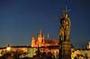 Sankt Vitus Katedralen. Sankt Vitus Katedralen set fra Karlsbroen - Karl?v most - i Prag  Prag Tjekkiet   Sev�rdigheder