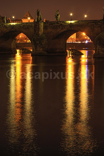 Prag. Karlsbroen over floden Vltava (tysk Moldau) i Prag; ; Prag; Tjekkiet; ; ; Sev�rdigheder