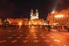 Prag. Den Gamle R�dhusplads - Starom?stsk� n�m?st� - med Tyn kirken i baggrunden - Chr�m Matky Bo�� p?ed T�nem  Prag Tjekkiet   Sev�rdigheder