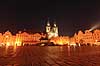 Prag. Den Gamle R�dhusplads - Starom?stsk� n�m?st� - med Tyn kirken i baggrunden - Chr�m Matky Bo�� p?ed T�nem  Prag Tjekkiet   Sev�rdigheder