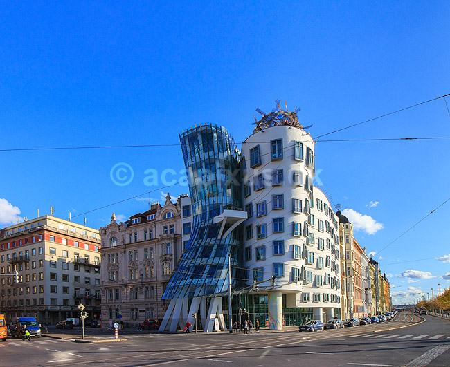 Det Dansende Hus. Det Dansende Hus - Tan?�c� d?m -  i Prag; ; Prag; Tjekkiet; ; ; Sev�rdigheder, arkitektur