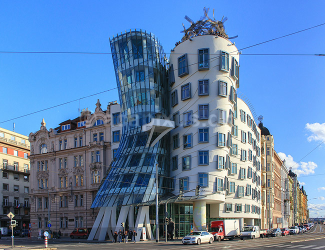Det Dansende Hus. Det Dansende Hus - Tan?�c� d?m -  i Prag; ; Prag; Tjekkiet; ; ; Sev�rdigheder, arkitektur