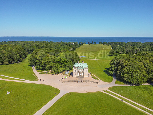 Eremitage Slottet. Eremitage Slottet i Dyrehaven; ; J�gersborg Dyrehave / Sj�lland; ; ; ; slotte jagtslotte sev�rdigheder parker
