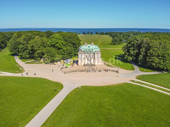 Eremitage Slottet. Eremitage Slottet i Dyrehaven; ; J�gersborg Dyrehave / Sj�lland; ; ; ; slotte jagtslotte sev�rdigheder parker