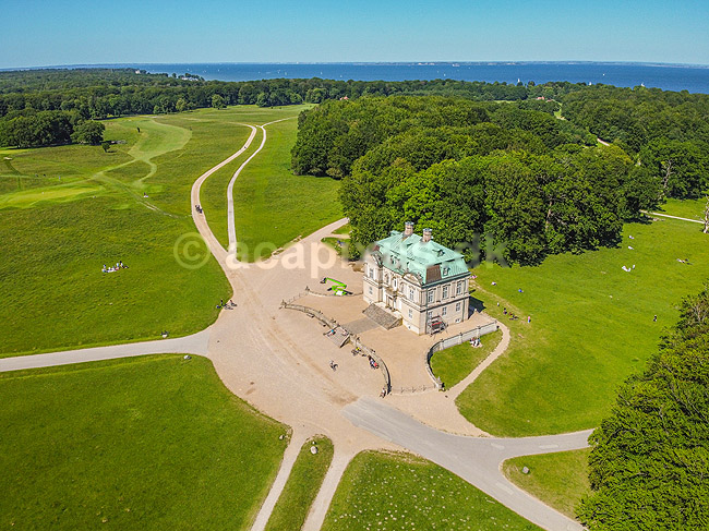 Eremitage Slottet. Eremitage Slottet i Dyrehaven; ; J�gersborg Dyrehave / Sj�lland; ; ; ; slotte jagtslotte sev�rdigheder parker
