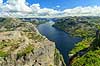 Preikestolen. Fjeldvandrere p� Preikestolen over Lysefjorden  Preikestolen / Forsand / Stavanger Norge   Vandring, vandretur, fjeldvandring, Pulpit Rock, turisme