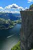 Preikestolen. Fjeldvandrere p� Preikestolen over Lysefjorden  Preikestolen / Forsand / Stavanger Norge   Vandring, vandretur, fjeldvandring, Pulpit Rock, turisme