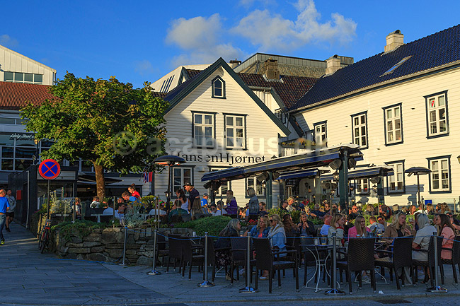 Stavanger. Cafeg�ster p� HansenHj�rnet p� Skagenkaien i Stavanger; ; Skagenkaien / Stavanger; Norge; ; ; Cafe, turisme