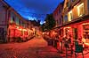 Stavanger. Bybillede med cafeer i Fargegaten i den gamle by i Stavanger i skumringen  Fargegaten / �vre Holmegate / Stavanger Norge   Bybilleder gadebilled