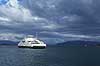 Elf�rge. F�rgen Kommand�ren, drevet af el, p� ruten imellen V�ge og Halhjem syd for Bergen i Norge  V�ge Norge   Fjordline, f�rger, f�rgedrift, transport, elektrisk