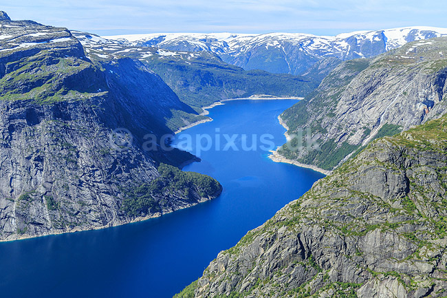 Ringedalvatnet. Udsigt over over Ringedalvatnet n�r Hardangervidda National Park; ; Trolltunga / Tyssedal; Norge; ; ; Vandring, vandretur, fjeldvandring, turisme, hiking
