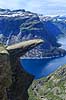 Trolltunga. Fjeldvandrer p� Trolltunga, en klippeformation der stikker ud af klippesiden 700 meter over Ringedalvatnet n�r Hardangervidda National Park  Trolltunga / Tyssedal Norge   Vandring, vandretur, fjeldvandring, turisme, hiking