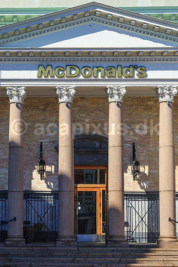 McDonald's. Facade p� McDonalds burgerbar - facaden signalerer madimperium; ; Kristianssand; Norge; ; ; Fastfood, vintage, burger, Ronald McDonald