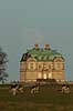 Eremitage Slottet. Fuldm�ne st�r op bag Eremitage Slottet  J�gersborg Dyrehave / Sj�lland Danmark   slotte jagtslotte sev�rdigheder m�nen m�neopgang