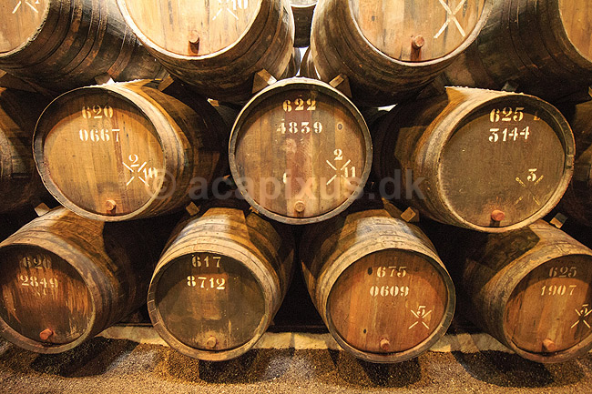 Portvin. Portvin lagres til Tawny Port p� egetr�sfade i vink�lderen hos producenten Taylor's; ; Vila Nova de Gaia / Porto; Portugal; ; ; Vin, vine, drikkevarer, vinproduktion, lagring, Taylors