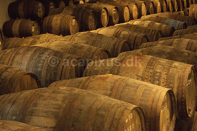 Portvin. Portvin lagres til Tawny Port p� egetr�sfade i vink�lderen hos producenten Taylor's; ; Vila Nova de Gaia / Porto; Portugal; ; ; Vin, vine, drikkevarer, vinproduktion, lagring, Taylors