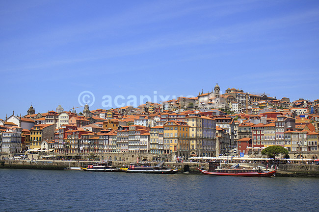 Porto. Duoro floden og den gamle bydel Ribeira i Porto; ; Porto; Portugal; ; ; Bybilleder, floder