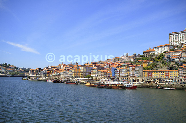 Porto. Duoro floden og den gamle bydel Ribeira i Porto; ; Porto; Portugal; ; ; Bybilleder, floder