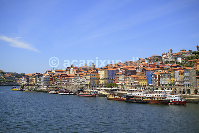 Porto. Duoro floden og den gamle bydel Ribeira i Porto; ; Porto; Portugal; ; ; Bybilleder, floder
