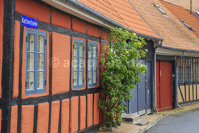 Kattestr�de. Bindingsv�rkshuse p� hj�rnet af Kattestr�de og Pr�stestr�de i Kerteminde p� Fyn; ; Kerteminde; Danmark; ; sev�rdigheder; Bindingsv�rkshuse, bindingsv�rk