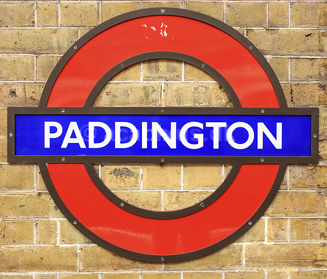 Paddington. Stations skilt p� Paddington stationen i London Underground; ; London; England; ; ; Transport, undergrundsbaner, The Tube, subway, metro