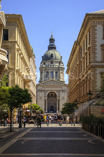 St Stefans Katedral. St Stefans Katedral, St. Stephen's Basilica, Szent Istv�n Bazilika, p� Pest-siden ad Donaufloden i Budapest; ; St Stephans Katedral / Budapest; Ungarn; ; sev�rdigheder; Kirker, kristendom, religion