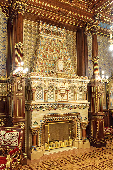 St Steven hall. Pejs i St. Steven hal, St. Stephen's Hall, Szent Istvan-terem, i Buda borgen p� den vestlige Buda-side af Donaufloden i Budapest; ; Buda Castle / Budapest; Ungarn; ; sev�rdigheder; 