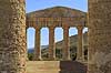 Segesta Templet. Temple of Segesta er et Dorisk tempel p� Sicilien i Trapani provinsen. Segesta er us�dvanligt velbevaret og tilsyneladende aldrig f�rdigbygget. Bygget ca 420 fkf  Segesta / Sicilien Italien  sev�rdigheder Templer, s�jler