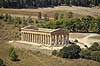 Segesta Templet. Temple of Segesta er et Dorisk tempel p� Sicilien i Trapani provinsen. Segesta er us�dvanligt velbevaret og tilsyneladende aldrig f�rdigbygget. Bygget ca 420 fkf  Segesta / Sicilien Italien  sev�rdigheder Templer, s�jler