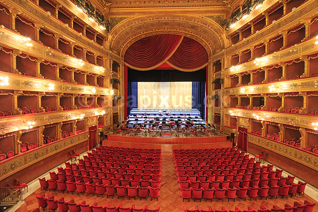 Massimo Teatret. Teatersalen i Massimo Theater, Teatro Massimo i Palermo; ; Palermo; Italien; ; sev�rdigheder; Sicilien, skuespilhus, skuespil, teater, teaterscene