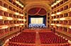 Massimo Teatret. Teatersalen i Massimo Theater, Teatro Massimo i Palermo  Palermo Italien  sev�rdigheder Sicilien, skuespilhus, skuespil, teater, teaterscene